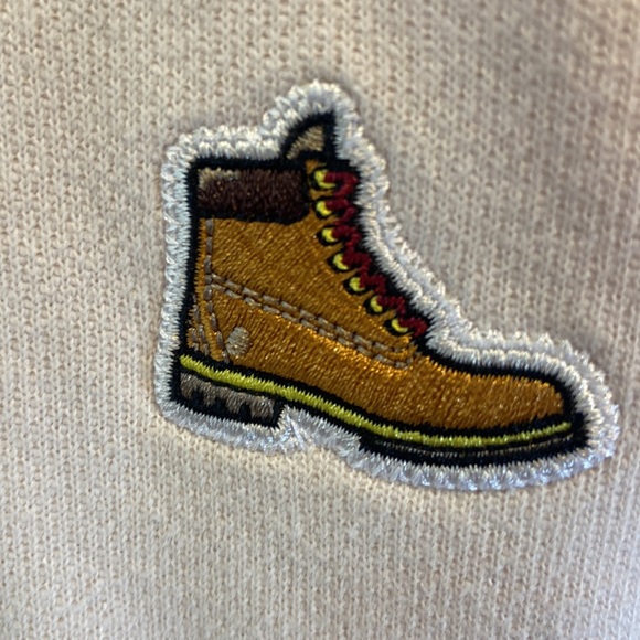 Stand out with the Timberland boot logo hoodie. - Picture 10 of 11